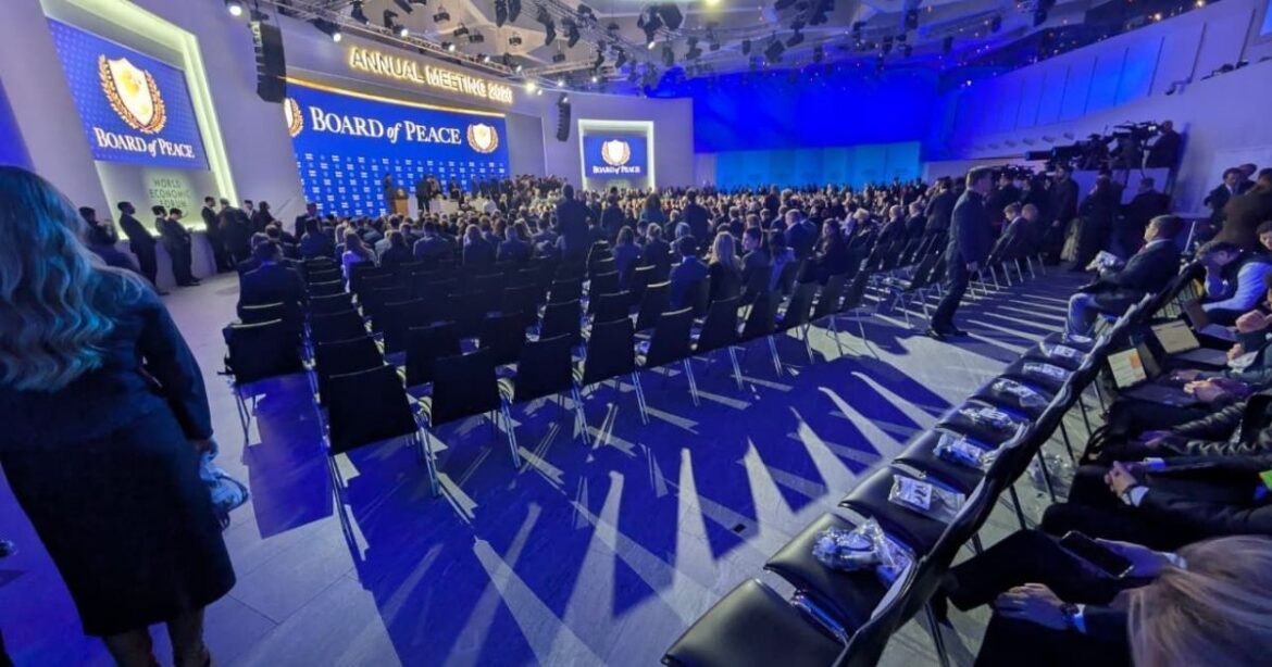 trump-lanca-conselho-de-paz-em-auditorio-com-cadeiras-vazias-em-davos