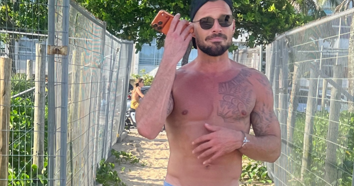 ricky-martin-chega-ao-brasil-para-curtir-o-carnaval:-“to-no-rio”