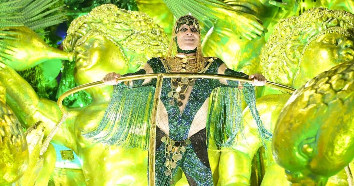 ney-matogrosso-e-homenageado-pela-imperatriz;-veja-fotos-do-desfile