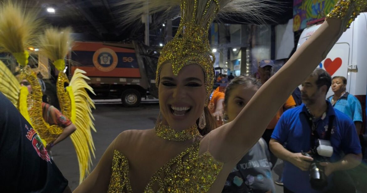 mariana-goldfarb-celebra-“tri”-na-avenida-com-a-grande-rio
